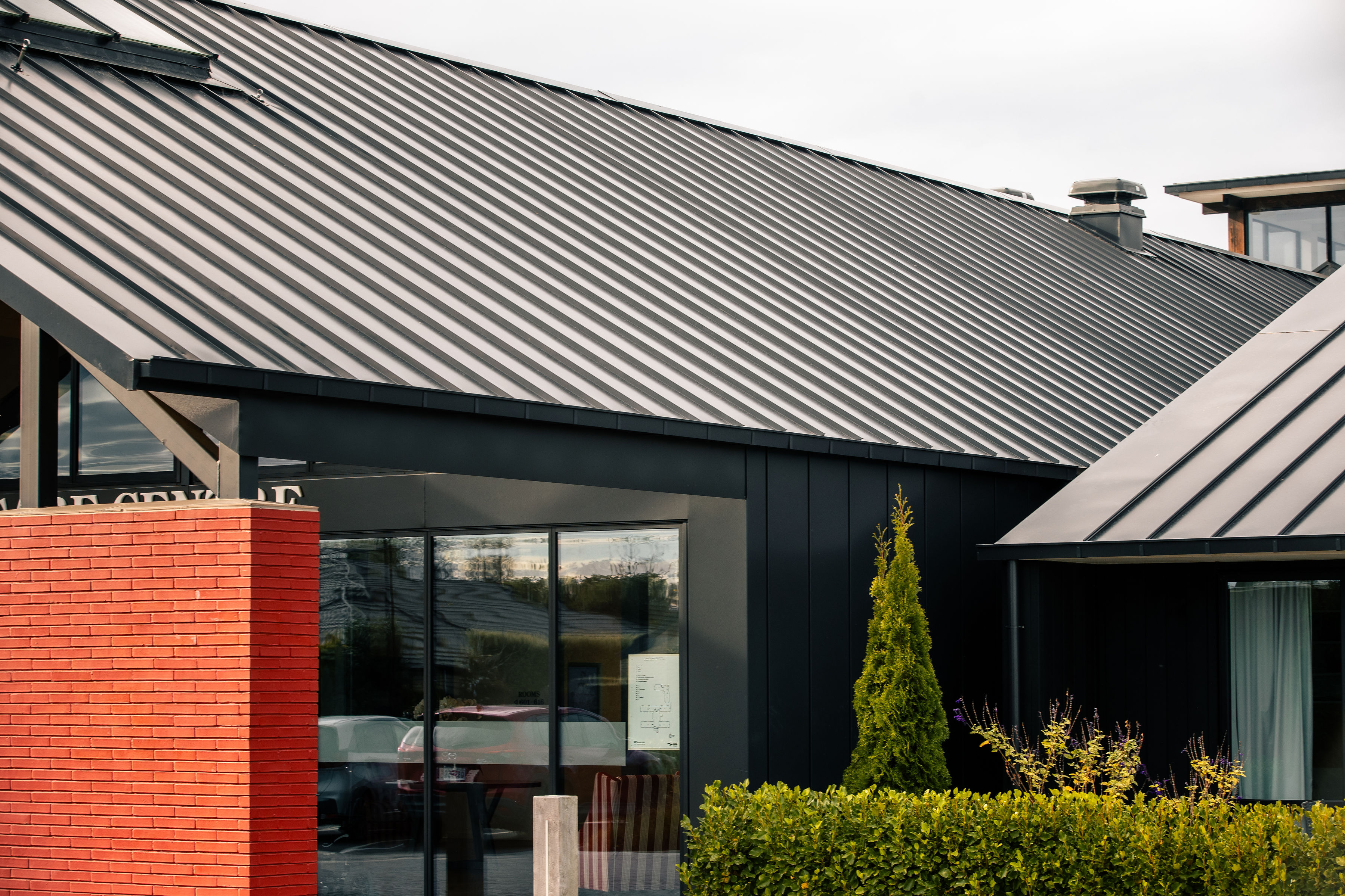 Architectural Box Gutter with external brackets in Flaxpod on a Halswell property (1)